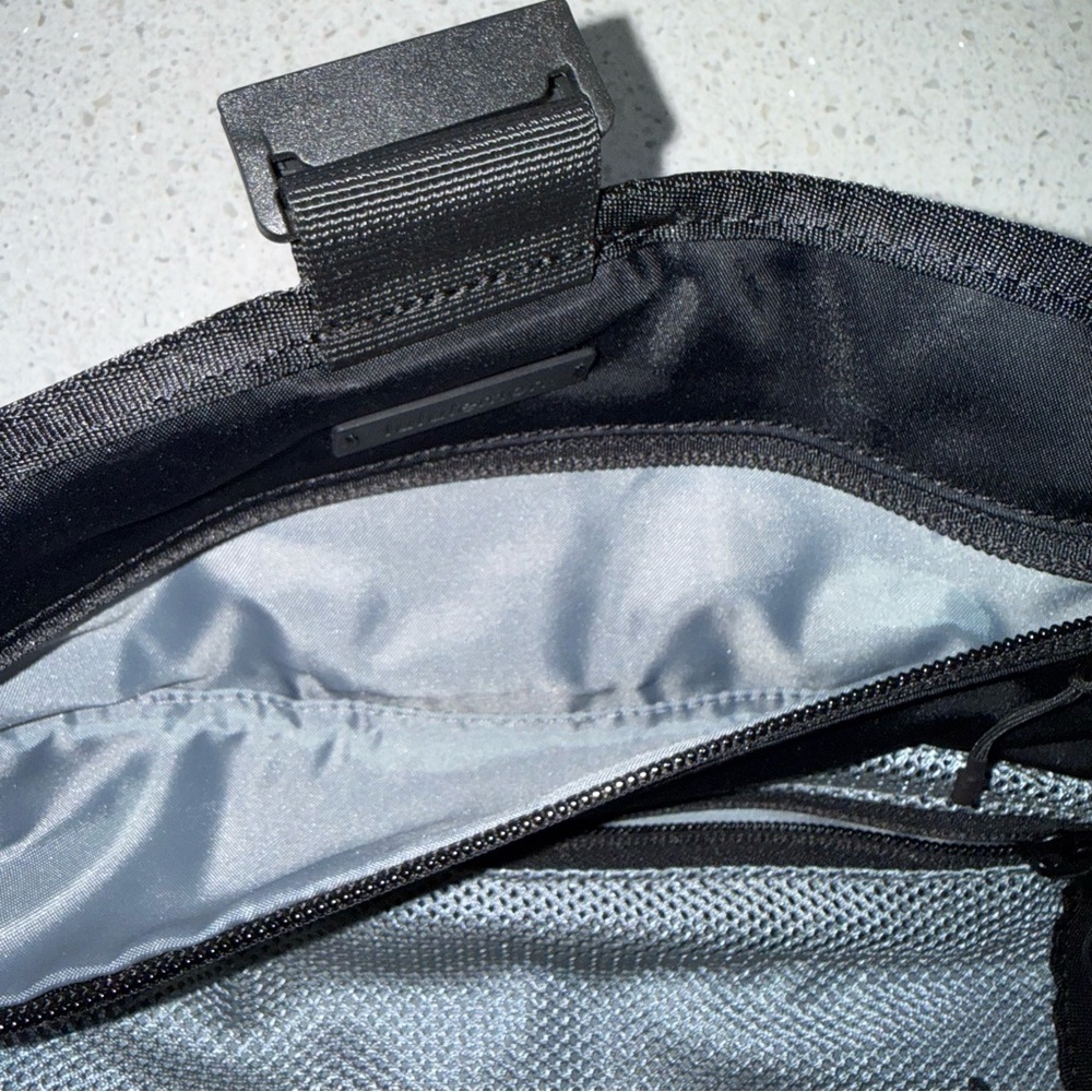 Lululemon Roll Up Travel Kit - Picture 5 of 15